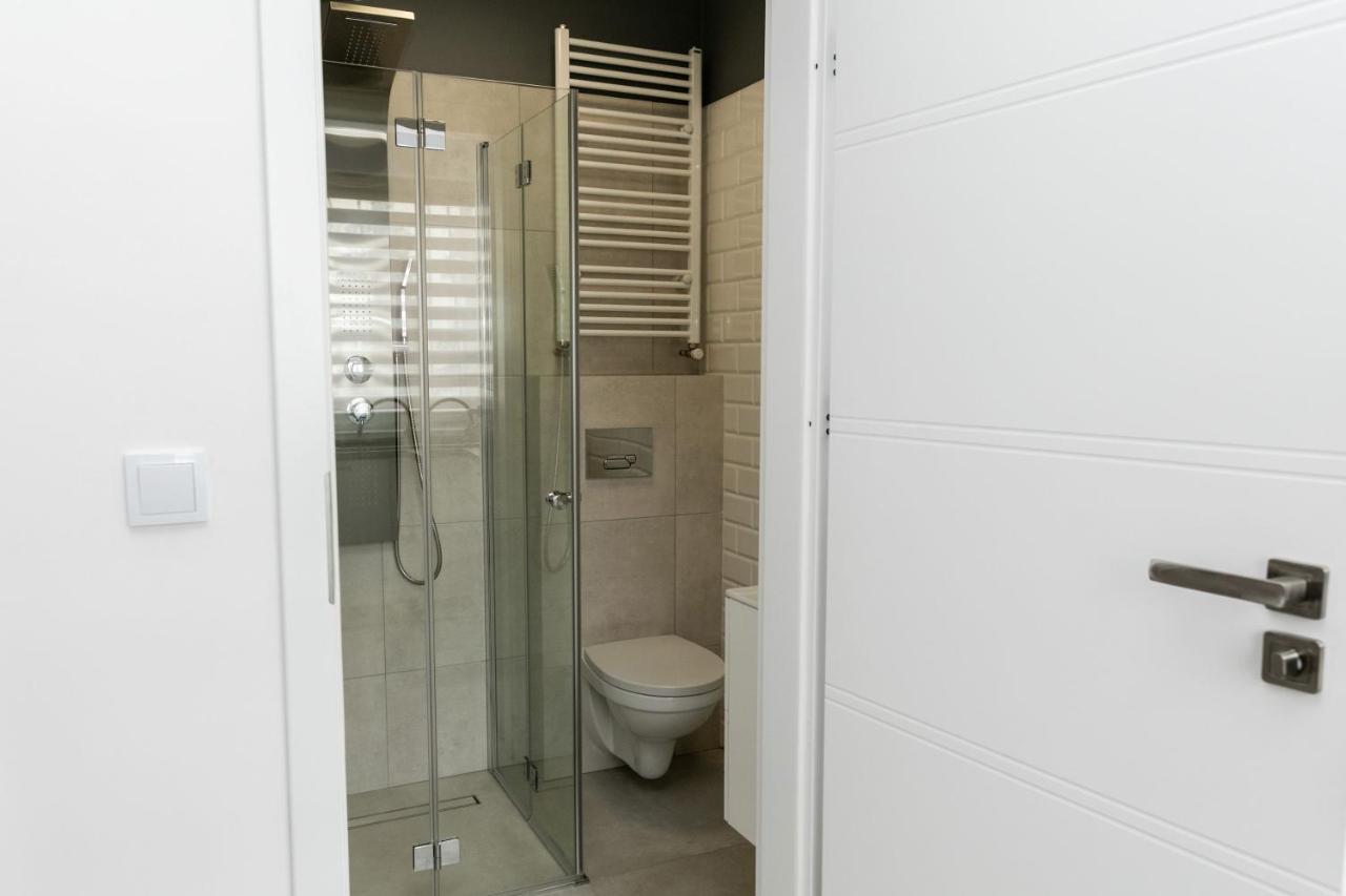 Apartament Z Lozem Malzenskim - Bezplatny Parking Познан Екстериор снимка